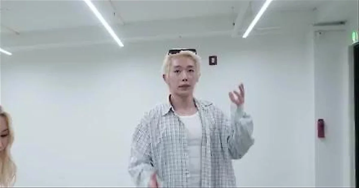 Wonho sorprende con una confesión sobre su casa en el detrás de escena de 'Don't Wake Me Up!'
