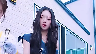 KiiiKiii shows unexpected charm at BBQ party during 'Pop Off Pop Off' era