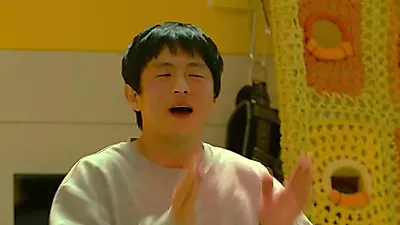 Kian84, Kim Yeon Koung, Lee Jun-ho, and Kazuha enjoy karaoke inside a retro TV in 'Chaos Kian House 2'