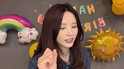 ICHILLIN' Jiyoon hosts birthday live, reveals unexpected confidence