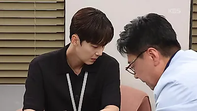 Yoon Jong-hoon vows to sever ties with father over slush fund scandal