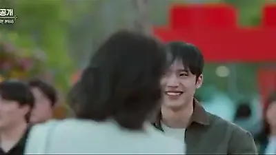 Jung Yong-hwa unable to hide excitement during reunion with Lee Se-young