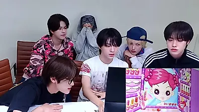 VAYONN connects with fans in lively broadcast featuring makeup game