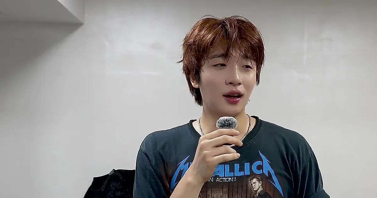 Jung Su-min presenta su nuevo sencillo 'Can't Tell Me' en el escenario