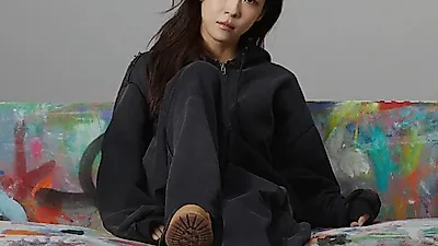 Ha Ji-won unveils limited edition fashion collection featuring 'esquisse' embroidery
