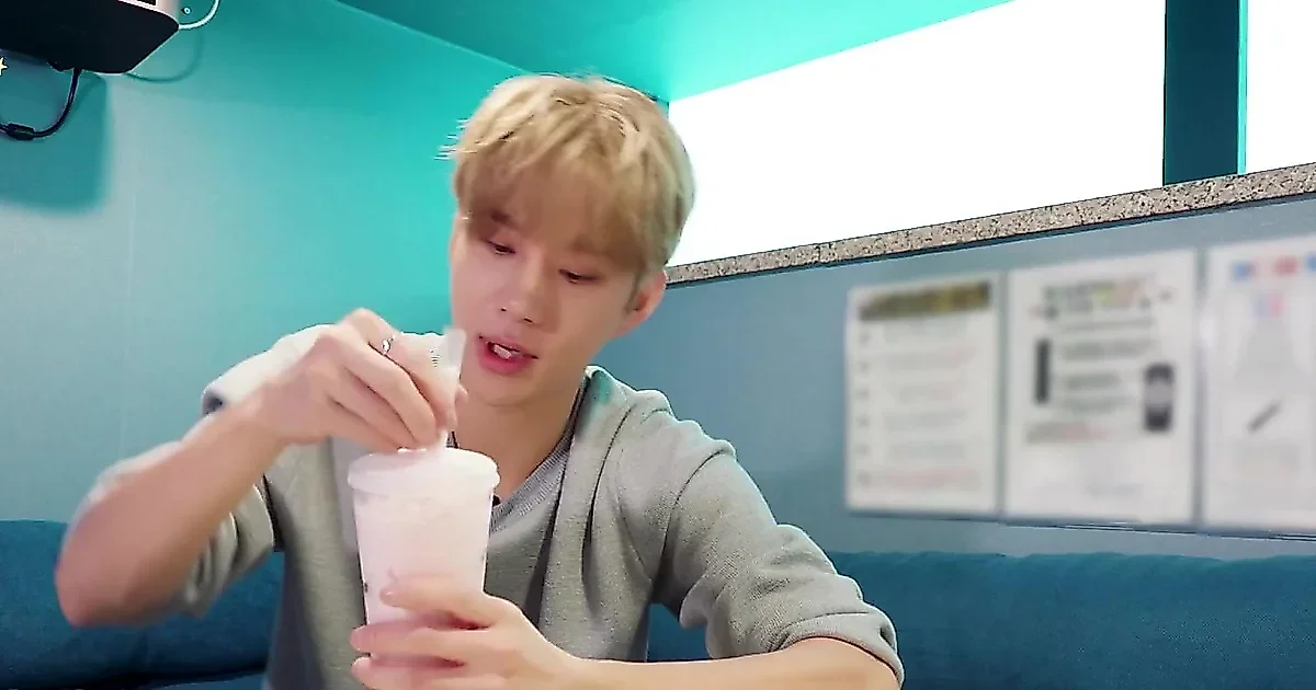 NCT チョン・ウ、ゲームセンターで遊ぶ姿を公開！テヨンに似たぬいぐるみを狙う