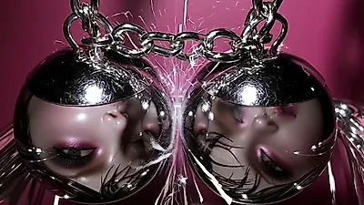 MUL explores forbidden orbits in new single 'Cuna de Newton'