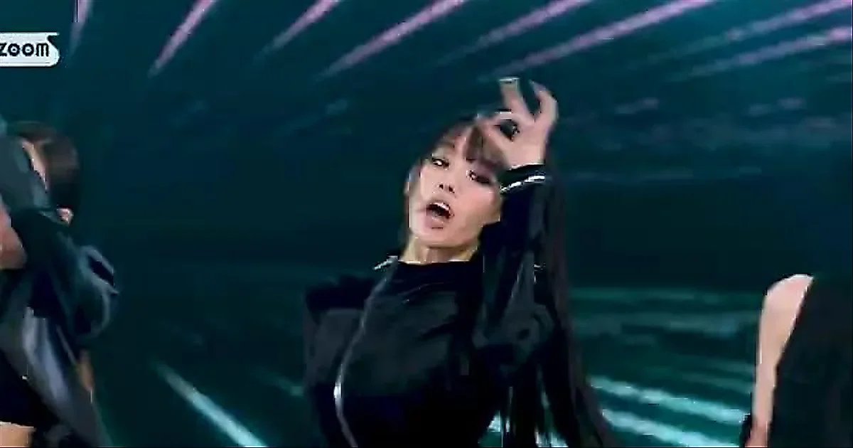 NATTY cautiva con su mirada y performance en 'WHAT!' en Inkigayo