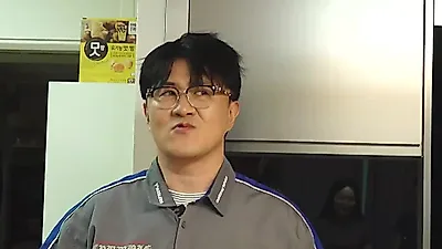 Defconn and Yujeong cook Chuseok delicacies in 'honey' concept video