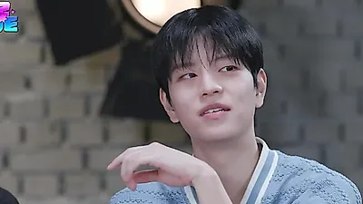Stray Kids' Felix hits 1 million views with Kim Dong Ryul cover in 1.5 days