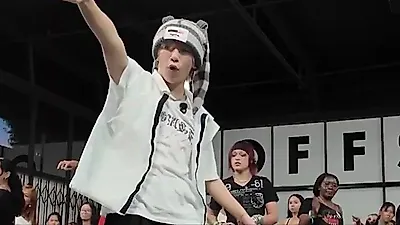 MODISSEY hosts dance class for fans, revealing past teaching experience