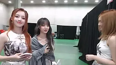 Unis showcases strong teamwork in KM CHART AWARDS 2026 behind-the-scenes