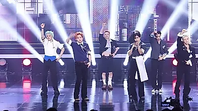 Stray Kids delivers explosive 'This & That' performance in 8K