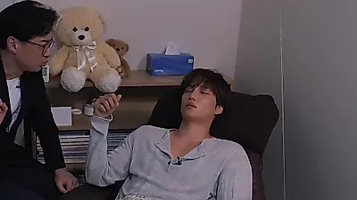Chanyeol sheds tears during past life hypnosis, recalling parting from a puppy on the battlefield