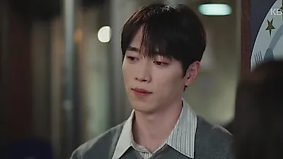 Seo Kang-joon saves Jo Aram in intense bathroom hostage standoff