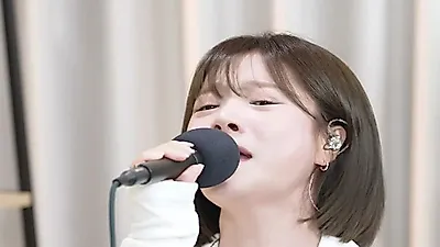 Ben delivers 22-minute live medley of 16 hits and OSTs
