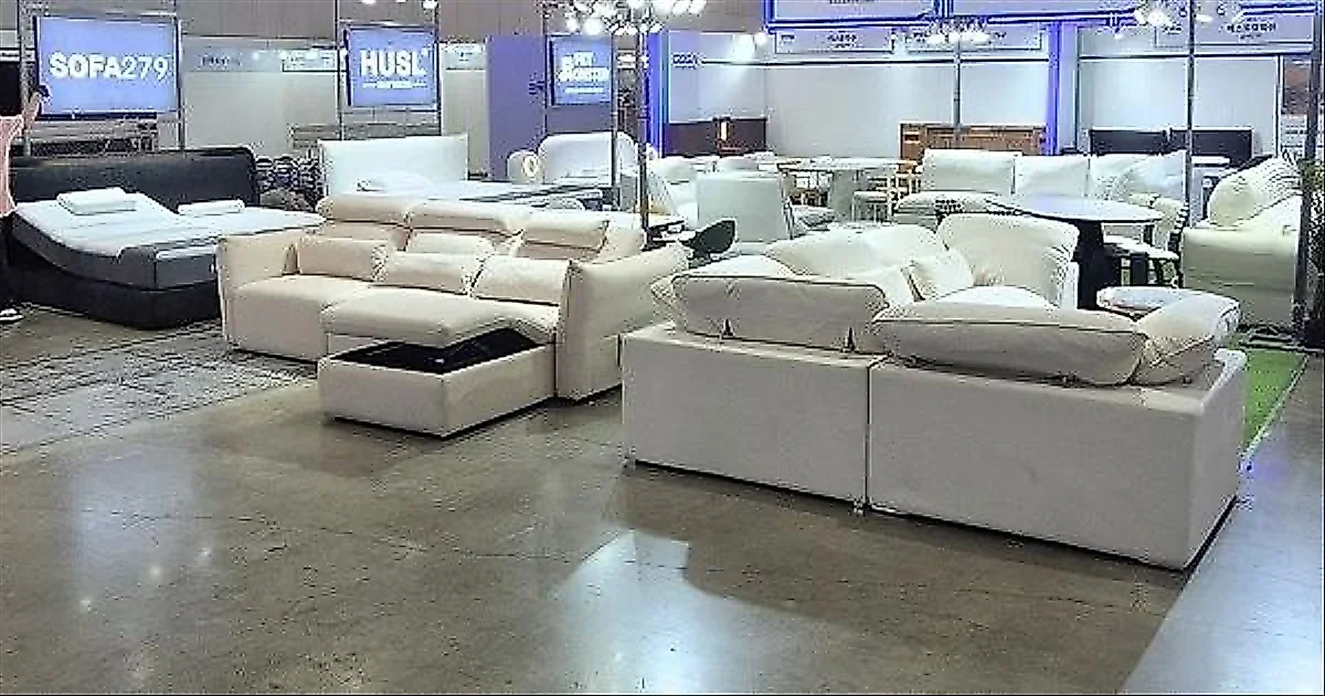 Sofa 279 presenta su línea de muebles inteligentes en la feria KOFURN