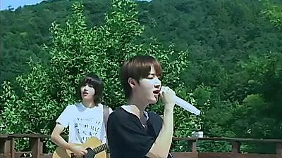 AxMxP proves vocal talent with '10 Reasons to Date Me' live performance