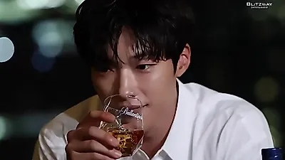 Woo Do-hwan exudes intense charisma in Ballantine's commercial shoot