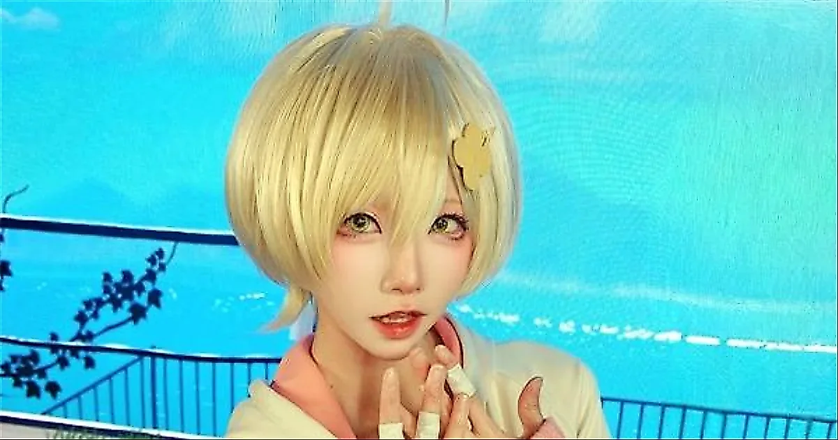 [TGS 2026 フォト] 『Pearl in Blue』ヨツバクッションを抱きしめて…モデルKitaroの愛らしいポーズ