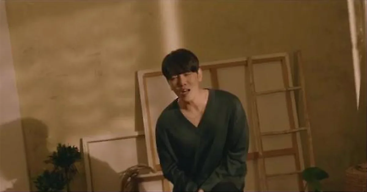 Lee Seok-min regresa con una balada que evoca 'Una chica fuera de serie'