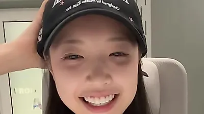 Candy Shop's Soo Hee unboxes iPhone 16 Pro Max, announces fansign