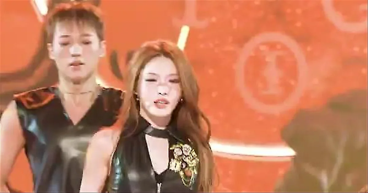 Kim Chung-ha gây ấn tượng với màn trình diễn 'México' đầy lôi cuốn