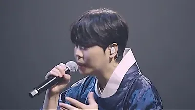 Jung Seung-hwan previews 10th anniversary concert with emotional performance