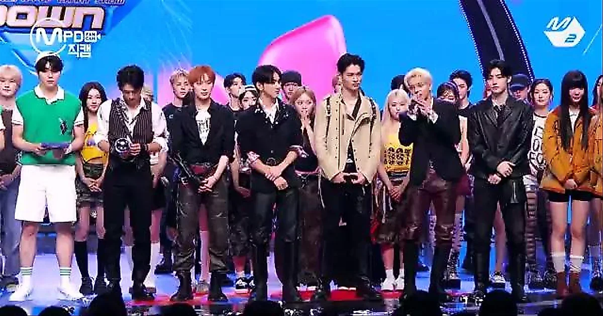 ENHYPEN dẫn đầu Music Bank tháng 8, nhìn lại những sân khấu trong TOP 10
