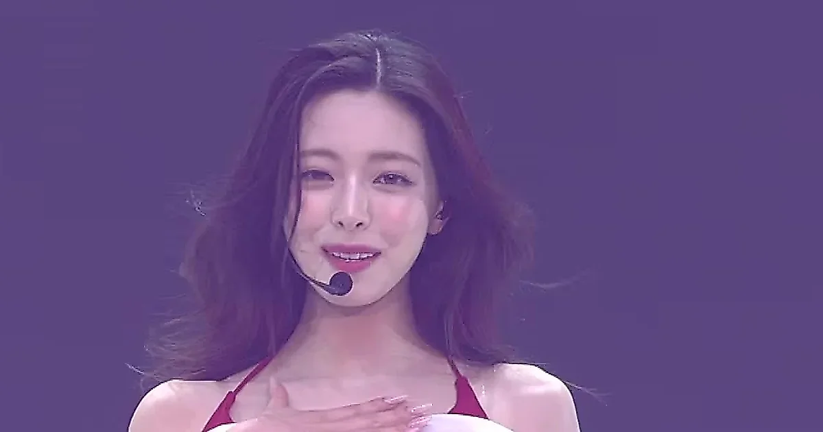 Shin Yu-na (ITZY) gây bùng nổ với màn trình diễn 'Bubble Pop!' tại fan-meeting