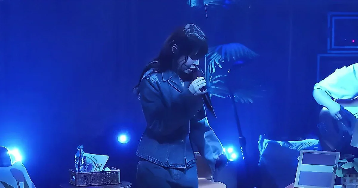 Choe Yu-ri gây xúc động với ca khúc 'Du hành' tại fan concert