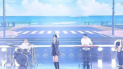 Eunji dominates 'Show! Music Core' stage with 'Wave (i love LOVE)'