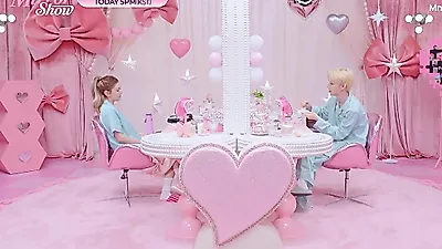 Kim So-mee and Hao search for look-alikes in 'Twin Mirror Show' makeup segment