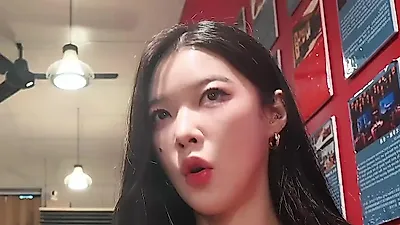 Yeoju and Moon Sin-ae entrust daily itinerary to a Taiwanese taxi driver