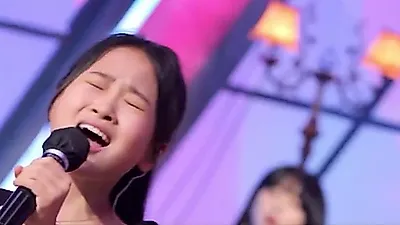 Kim Da-hyun and Kim Yeon-ji deliver soulful performance of 'Woman's Tears'