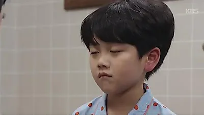 “I’m Not Grandpa’s Grandson?” Yoon Ha-bin’s Sudden Question Wakes the Family Before Dawn