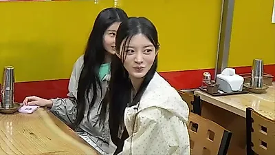 Illit's Wonhee captivates fans during day trip to Changwon