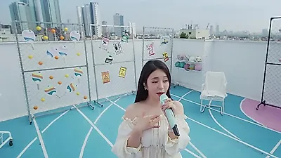 Nam Yu-jeong delivers heartfelt sincerity with 'I Like You So Much' live performance