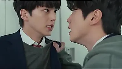 Song Kang and Lee Jun-young find connection through stage fright