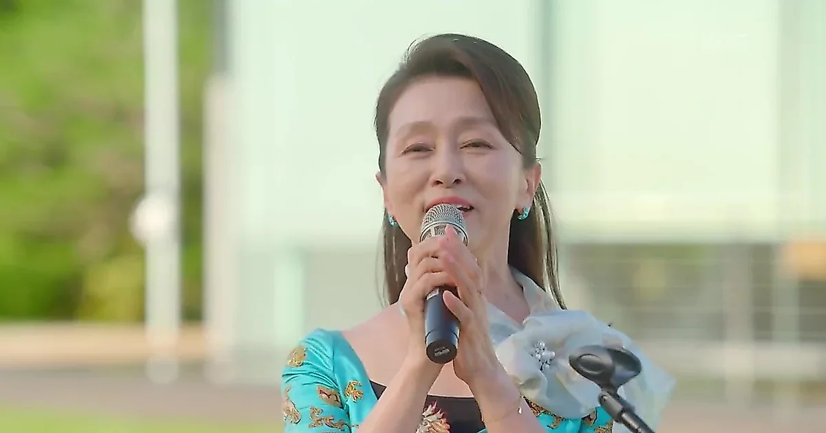 Lễ khánh thành tượng bán thân của Lee Ho-jae trong phim 'Our Happy Days'