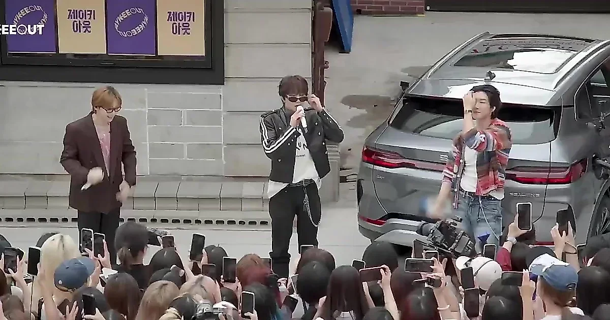 WINNER gây bất ngờ với buổi biểu diễn guerrilla tại Hongik University