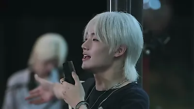 Splayit delivers emotive live performance of 'Last Train' in outdoor studio