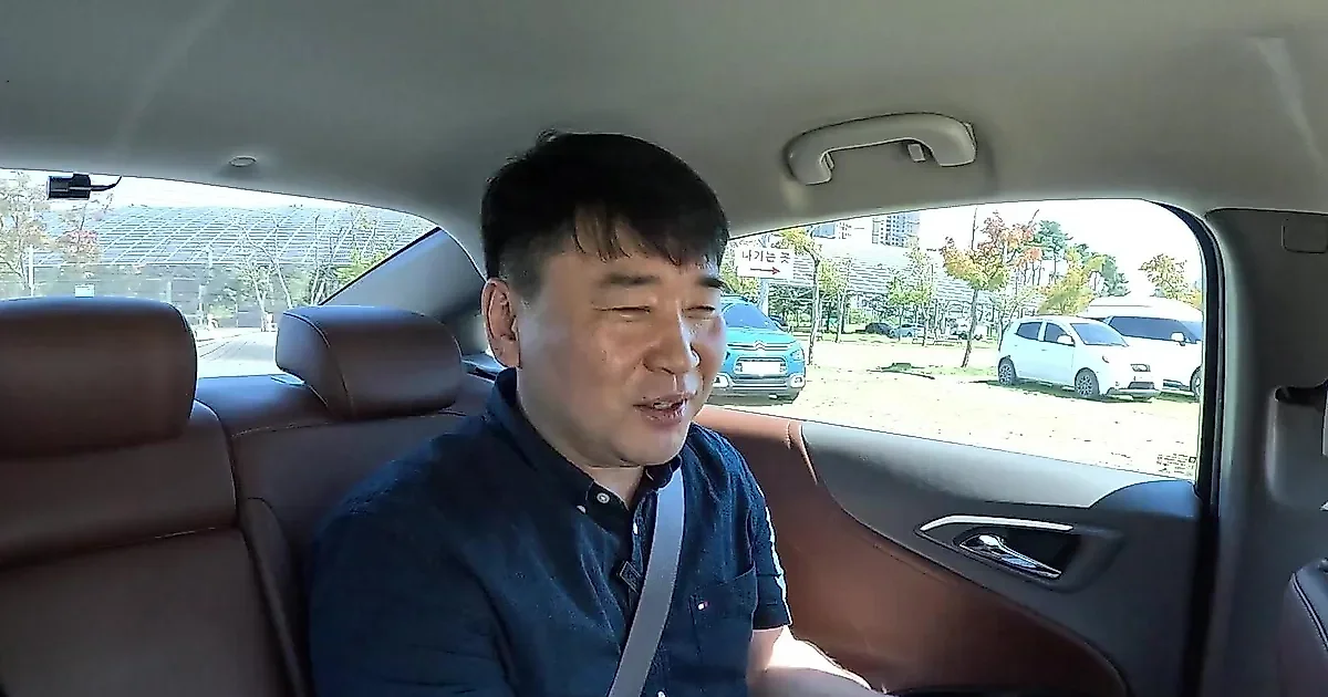 Han Ga-in enseña a conducir a su sobrino en un divertido video familiar