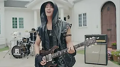 Hi-Fi Un!corn showcases intense energy in 'UNHERO' performance video