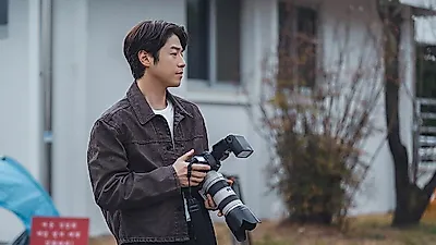 Jung Jun-won plays a dedicated reporter in 'A Bona Fide Killer'