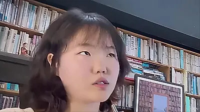LEE SUHYUN bets on 'raw' charm, teasing 2026 AKMU concert