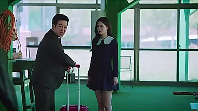 Jung Chae-yeon aims gun at father in 'Chaebol X Detective 2'