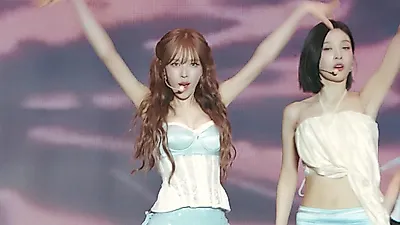 Red Velvet brings summer vibes with 'Surfin’ Boy' at fan concert