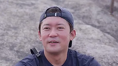Kim Dae-ho finds unexpected connections and spring water at Inwangsan Seonbawi