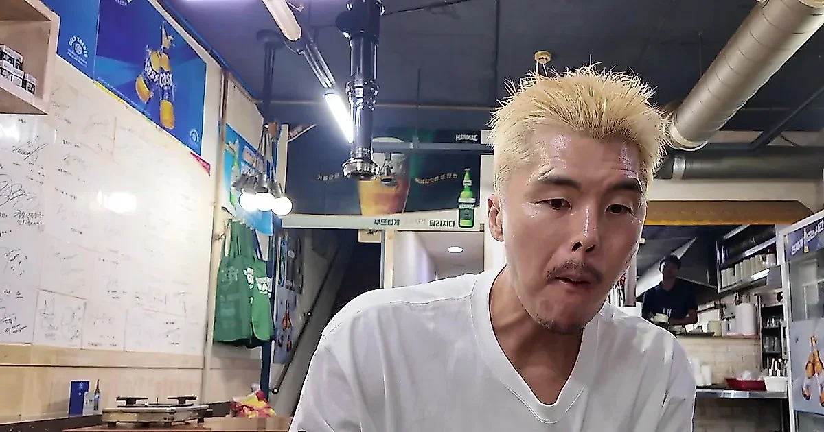 金英光仅睡2小时奔赴釜山拍摄，重返海云台市场寻找回忆中的美食